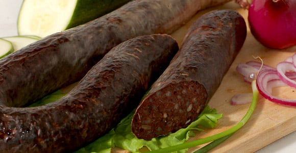 Sângerete, preparat tradițional din carne și sânge de porc, Foto: travelingeast.com