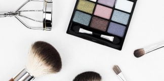 Cum se folosesc corect produsele cosmetice pentru un ten sănătos Cum se folosesc corect produsele cosmetice pentru un ten sănătos