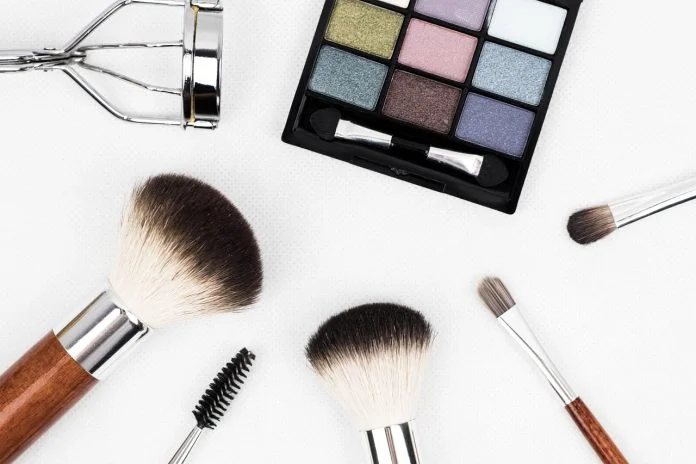 Cum se folosesc corect produsele cosmetice pentru un ten sănătos