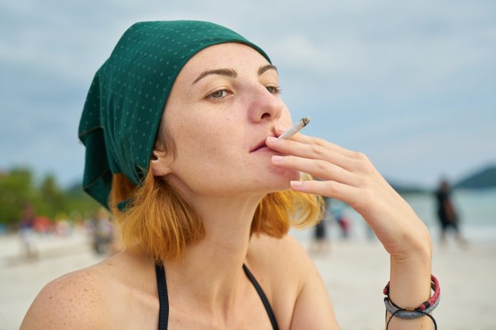 Motivele care împing tinerii către fumatul adolescentin Motivele care împing tinerii către fumatul adolescentin