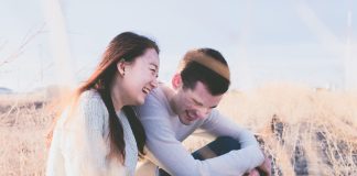 Persoanele care râd zilnic sunt mai sănătoase, vezi explicația logică Persoanele care râd zilnic sunt mai sănătoase, vezi explicația logică