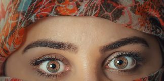 Vrei sprâncene tatuate? Citește totul despre această procedură