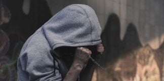 De ce se drogheaza tinerii