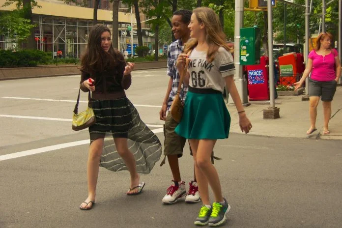 Moda la adolescenți, cum trebuie înțeleasă Moda la adolescenți, cum trebuie înțeleasă