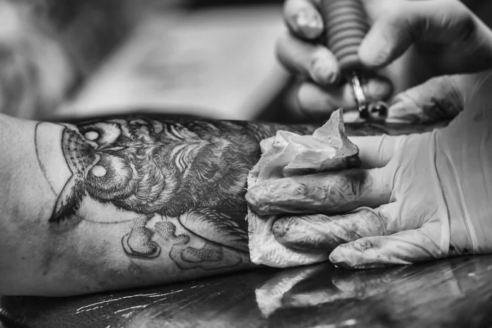 Tatuajele si infrumusetarea corpului Tatuajele si infrumusetarea corpului