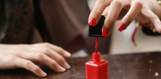 Cea mai eleganta atractie – oja rosie Cea mai eleganta atractie - oja rosie