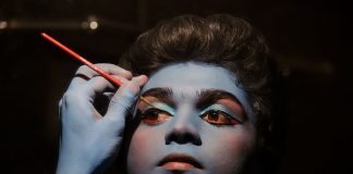 Cum se realizează machiajul teatral Cum se realizează machiajul teatral