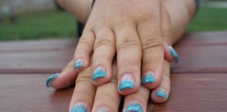 Manichiura de vara – simpla si creativa ca o zi cu soare Manichiura de vara - simpla si creativa ca o zi cu soare