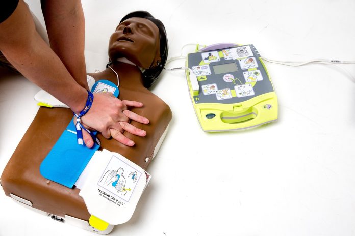 Defibrilatorul - aparatul care salveaza vieti Defibrilatorul - aparatul care salveaza vieti