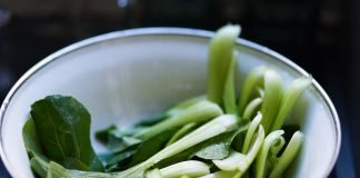 Top 10 alimente anti-imbatranire