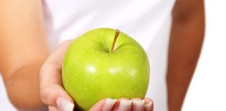 Masajul cu mere intinereste pielea, o face mai frumoasa Masajul cu mere intinereste pielea, o face mai frumoasa