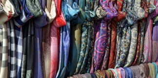 Esarfe la moda in toamna anului 2013