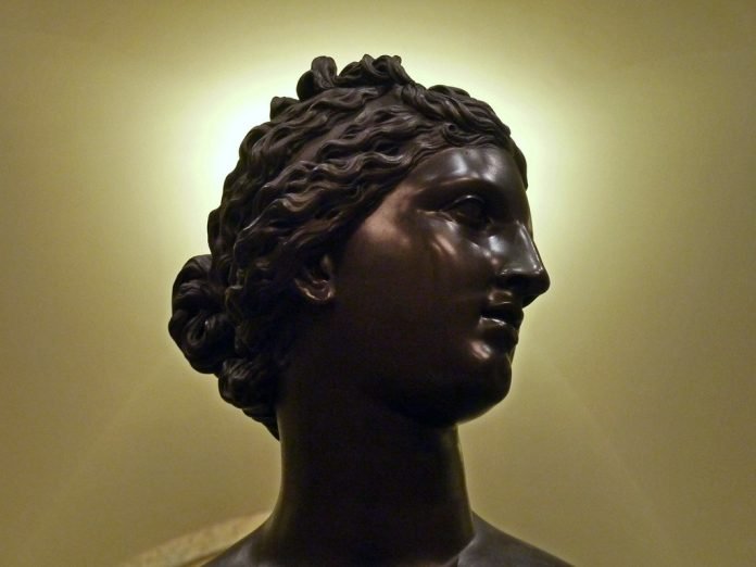 Vezi galeria foto cu cele mai frumoase coafuri in stil grecesc