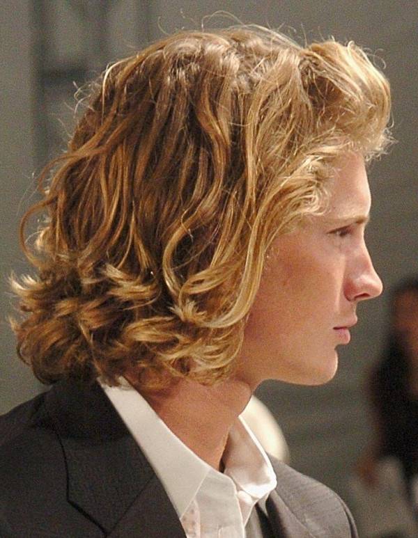 Par de lungime medie, ondulat, Foto: menstylefashion.com 