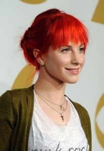 Coafura cu breton pentru par roscat, Foto: hairstylesweekly.com 