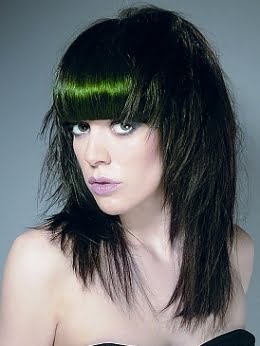 Coafura emo pentru femei cu par de lungime medie, Foto: direct-hairstyles.com