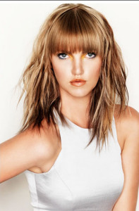 Coafura simpla cu breton, Foto: photo-coiffure.com