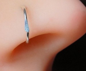 Percing pentru nas la moda in Canada, Foto: etsy.com