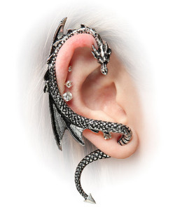 Piercing dragon pentru ureche, Foto: geekalerts.com 