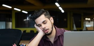 Stiai ca lipsa de somn scade performantele mentale Afla care sunt riscurile la care te expui atunci cand dormi insuficient!