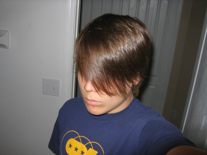 Vezi galeria foto cu cele mai interesante coafuri emo la moda in 2013