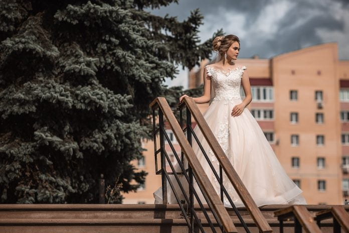 Vezi galeria foto cu cele mai interesante rochii de mireasa la moda in 2013