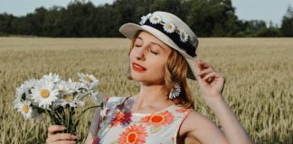 Cele mai frumoase coafuri retro pentru femei cu par lung Cele mai frumoase coafuri retro pentru femei cu par lung