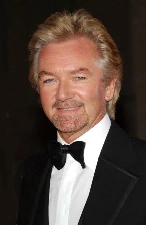 Coafura eleganta la Noel Edmonds, Foto: modelatucabello.blogspot.ro