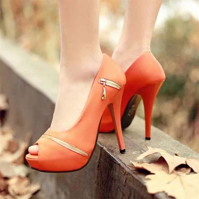 Pantofi cu orament tip fermoar, Foto: fashiontrends11.blogspot.ro