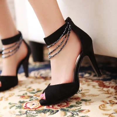 Pantofi negri eleganti, Foto: fashiontrends11.blogspot.ro