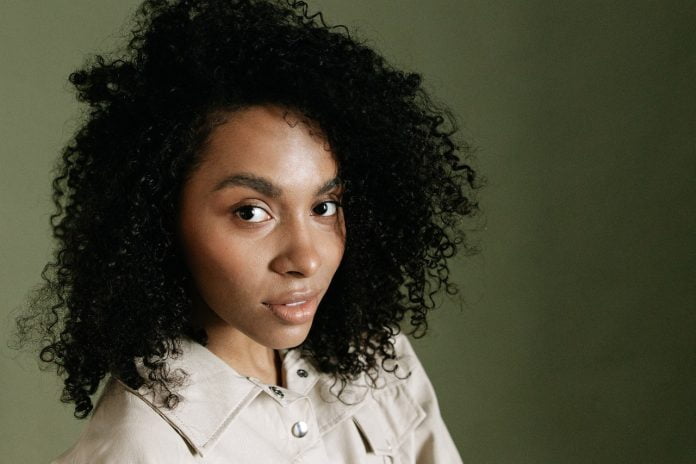 Suvitele de par ondulate trebuie perfect ajustate si bine definite astfel incat stilul sa fie impecabil si ordonat