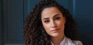 Coafuri curly cu volum care se poarta in anul 2013 Coafuri curly cu volum care se poarta in anul 2013