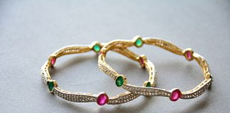 Ce bijuterii se poarta in seara de Revelion? Ce bijuterii se poarta in seara de Revelion