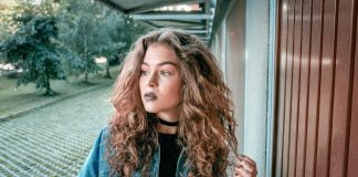 Coafuri pentru femei cu parul lung la moda in sezonul de iarna 2013-2014 Coafuri pentru femei cu parul lung la moda in sezonul de iarna 2013-2014