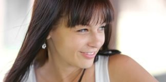 Coafuri cu breton pentru femei cu parul lung si drept in 2014