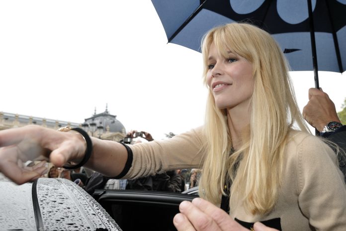 Dieta Claudia Schiffer pentru a pierde in greutate 3 kg in 5 zile Dieta Claudia Schiffer pentru a pierde in greutate 3 kg in 5 zile