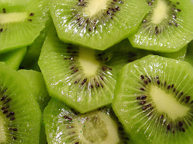 Felii de kiwi curatat, Foto: fruitwarehouse.blogspot.ro
