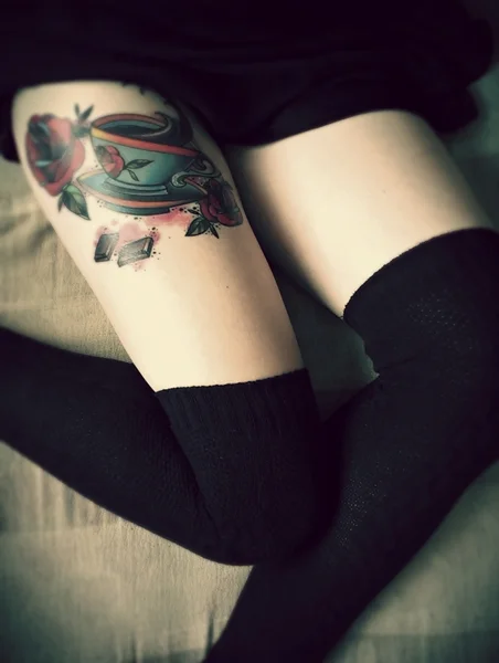 Tatuaj, ceasca cu cafea si trandafir, Foto: tumblr.com