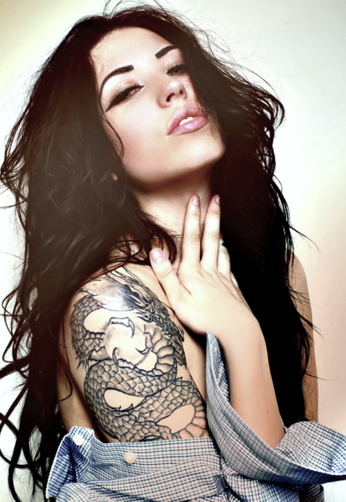 Tatuaj in forma de dragon, Foto: crazybodytattoos.twomini.com