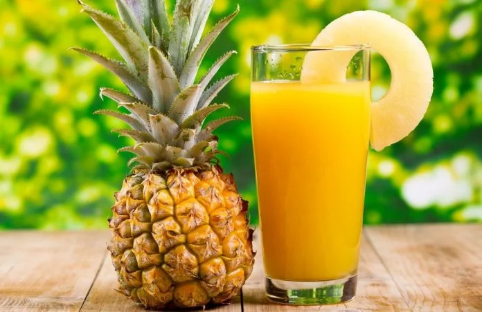1-suc-de-ananas-bogat-in-vitamine