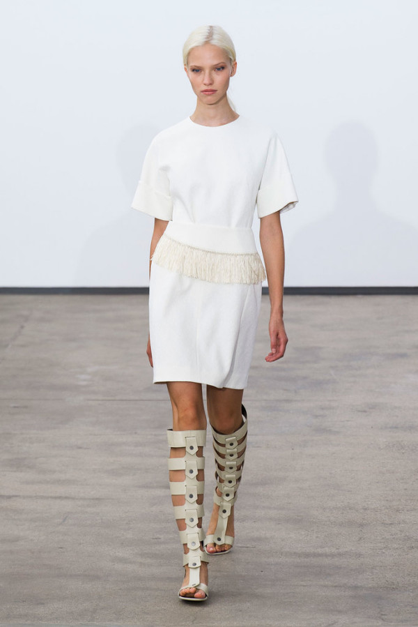 Cizme albe decupate pentru femei, Foto: jewishworkinggirl.blogspot.ro