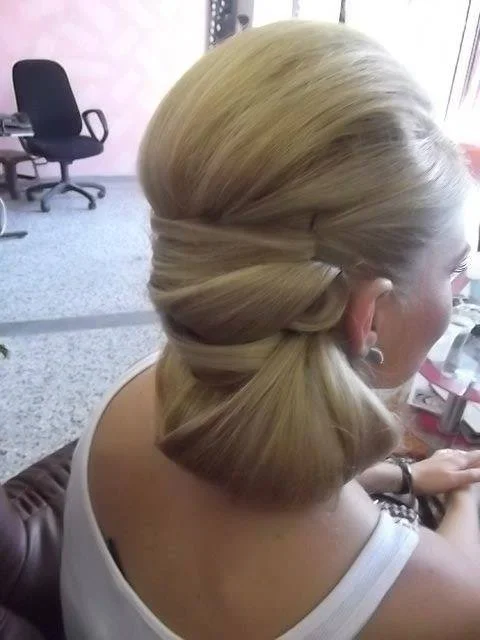 Coafura eleganta pentru rochie de ocazie