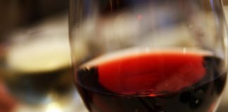 Vinul rosu e bun pentru sanatate, dar consumat cu moderatie!