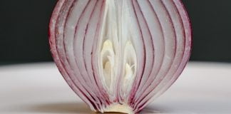 Sirop de ceapa, un remediu simplu si eficient pentru calmarea tusei Sirop de ceapa, un remediu simplu si eficient pentru calmarea tusei