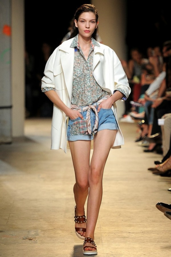 Denimul si tesaturile cu imprimeuri sunt la moda, Foto: imageamplified.com