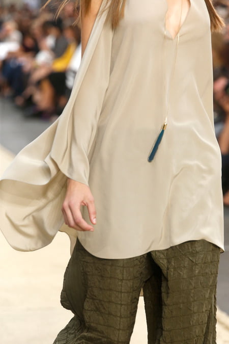 Pantalonii largi si bluzele vaporoase sunt la moda in primavara-vara anului 2014, Foto: fuwu2020.blog.163.com