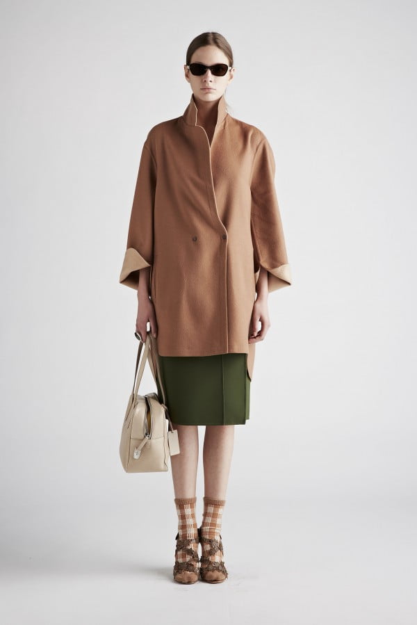 Pardesiu cu forma ovala si maneci largi, colectia Agnona, Foto: thebestfashionblog.com