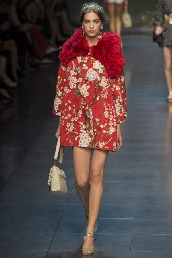 Pardesiu cu imprimeu cu flori, colectia de primavara 2014 Dolce&Gabbana, Foto: thebestfashionblog.com