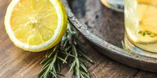 Scapa de mahmureala cu ajutorul siropului elizabetan de rozmarin si lamaie