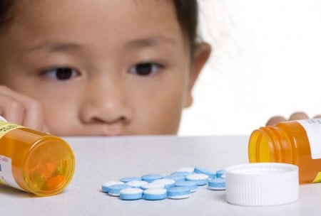 Copiii pot inghiti accidental medicamente